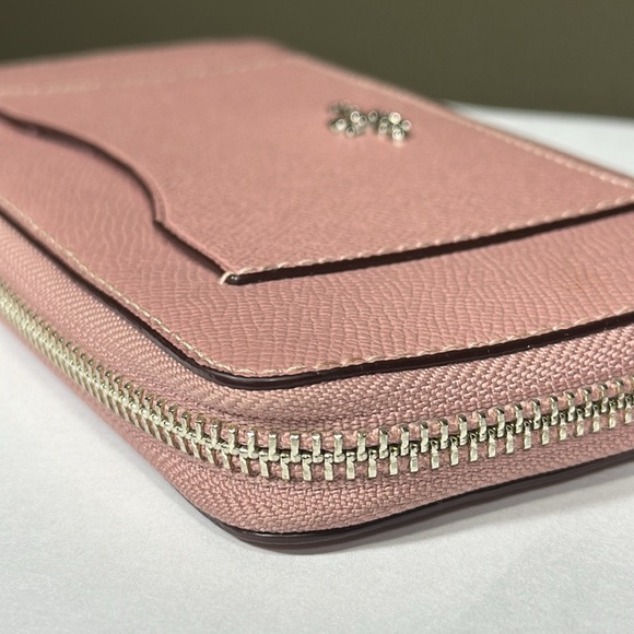 COACH Accordion Zip Wallet In Crossgrain Leather - Picture 4 of 9